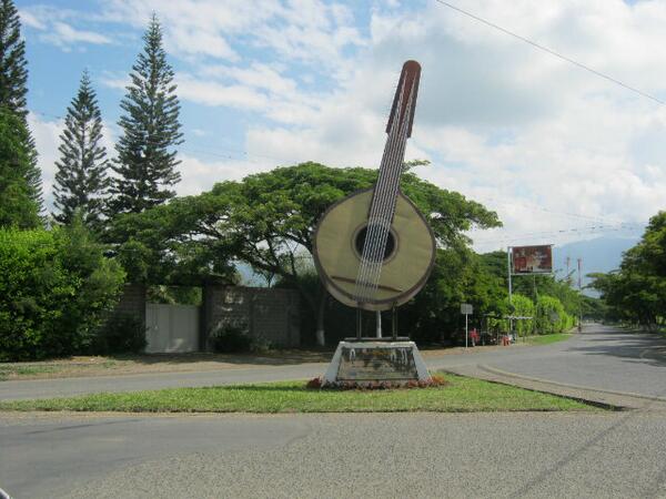 #FestivalMonoNunez Festival de Música Andina Colombiana de Mayo 30 a Junio 02 de 2013!!! RT si te gusta #Ginebra!!!