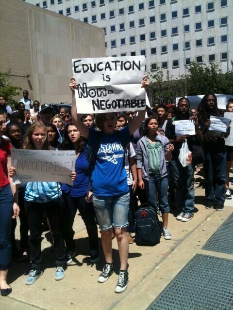 17/5/2013 Filadelfia, USA. Contra el cierre de 23 institutos. 2
 #walkout215