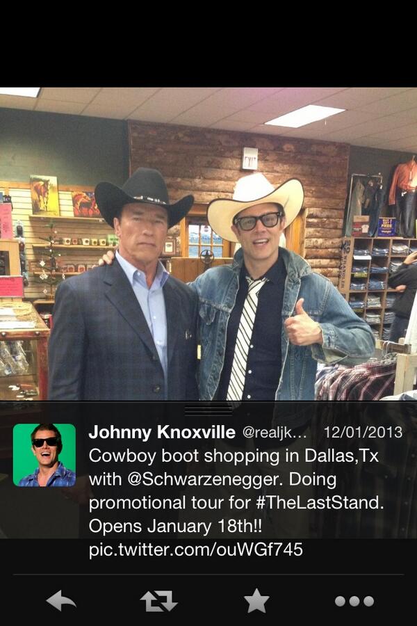 EmmaShojaie's tweet photo. @DanShojaie  What's Jonny Knoxville doing with dad?! http://t.co/mQUf8zdjWx