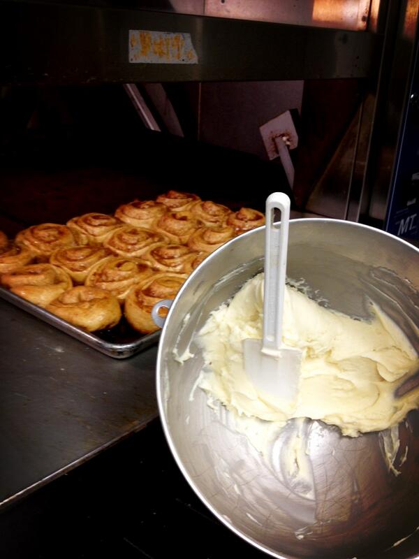 boatyardbagels's tweet photo. Stop in tomorrow morning and try our delicious HOMEMADE cinnamon rolls! http://t.co/wDXHIcpPhk