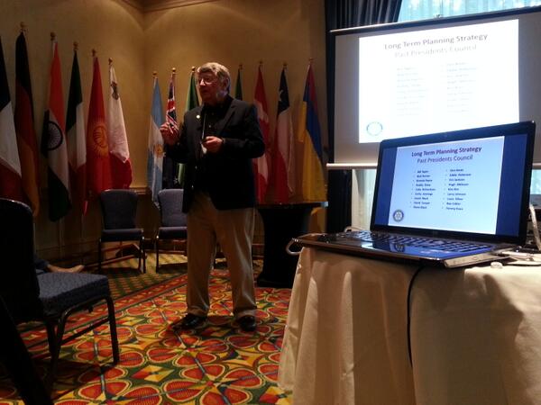 GallatinRotary's tweet photo. Hendersonville Rotary President Rip presenting planning strategy.  #dc6760 #rotary #HendersonvilleRotary http://t.co/4naVKJO2bf