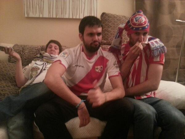 GuilleDiver's tweet photo. Buena noche de futbol con @dirkules41_ @ChemaGR91 y dr.calaveras. http://t.co/OXbmCED8GZ