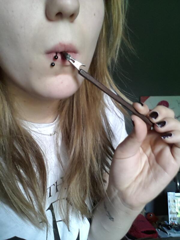MaryChronicJane's tweet photo. #roachclips #clips #high #baked #weed http://t.co/YTi3j1PVI0