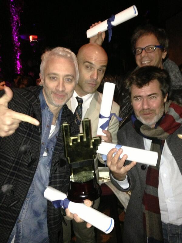 MH5411Arq's tweet image. "@andykusnetzoff: Foto con los ganadores d @fibertel y mi premio! #DDI @nachogoano #milolocket y Nik http://t.co/wbwdvhrM8s"/ Tremendo Milo!