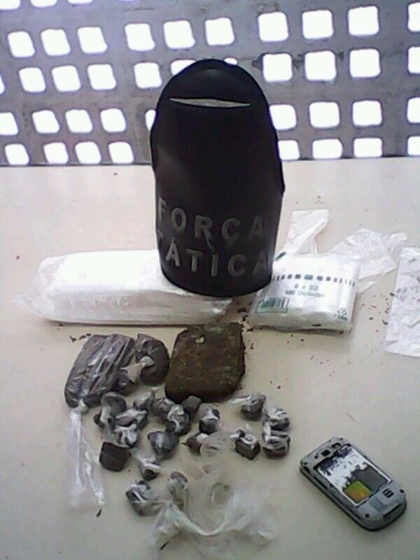 2BPMPB's tweet photo. Força Tática do 2ºBPM prende dupla na Invasão do Distrito dos Mecânicos em Campina Grande com 250 gramas de maconha. http://t.co/uOhRJLYNON