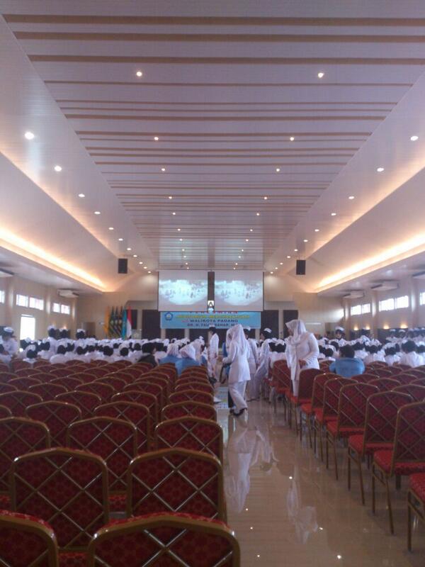 RT @AriAruRenaldi: Peresmian auditorium Mercu Bakti Jaya Padang, desain kami :) <a href="/atokcreno/">Atok Purnomo</a> <a href="/yuriandra/">Yuriandra</a> pak Bonno