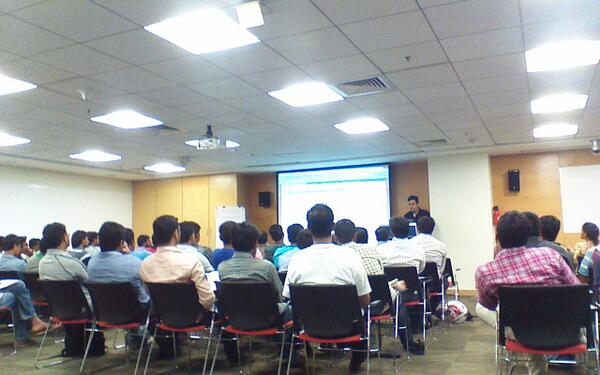banerjeeamit's tweet image. Runeet presenting at #SQLBangUG on Reporting Services #sql #ssrs
