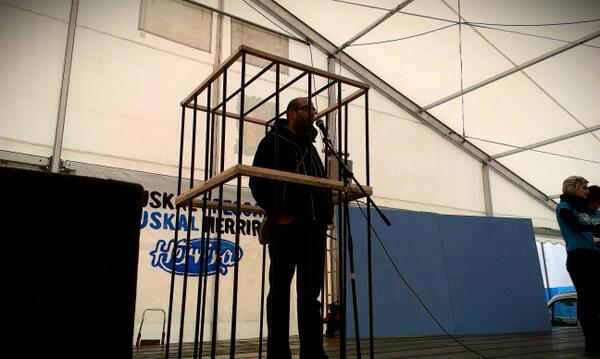 Hasi da ekitaldi nagusia Solabarria plazan!! #M18Herrira #M18Plazara