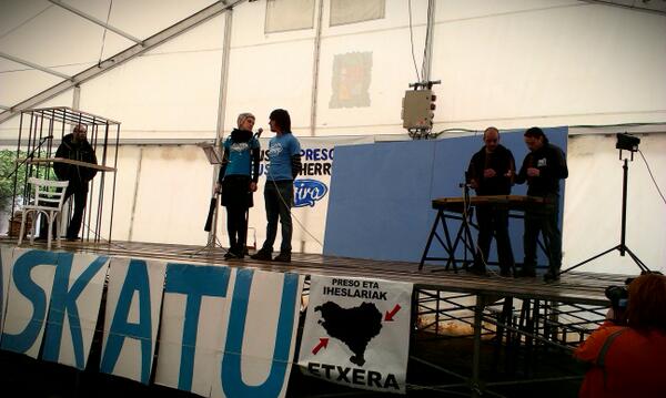 Hasi da ekitaldi nagusia Solabarria plazan!! #M18Herrira #M18Plazara