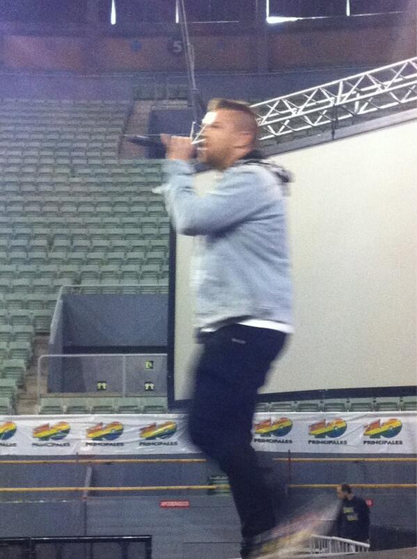 Carlos_Lorente_'s tweet photo. #primaverapop Ensayos con @elpoderdelpop @Los40_Spain @Tony__Aguilar http://t.co/FzsJ60Objl