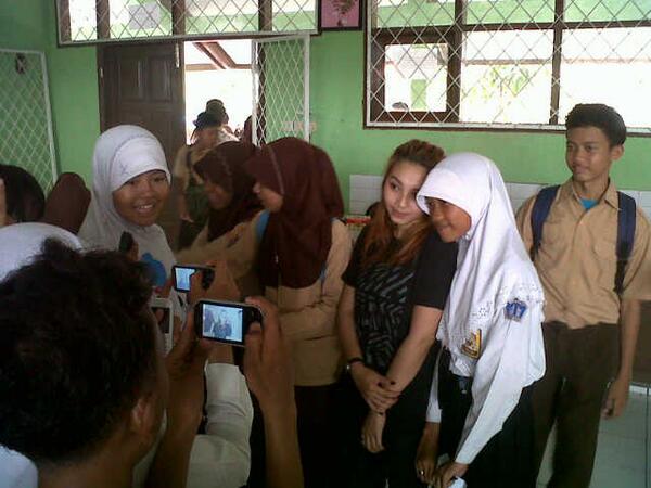 SobatGAS's tweet photo. @funyGas tetap semangat walaupun harus nyengir teruus :D http://t.co/1R5f8q5ZMe