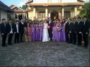 MerMuuud's tweet photo. Thank u lin..O:) RT @TjeMerlynn: Happy wedding day mam MerMuuud with husband..God Bless You.. http://t.co/UmnfY4sBRU