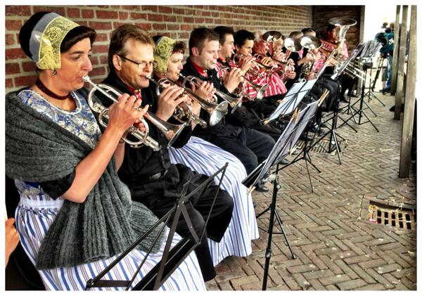 Lekker blazen op het leugenbankje tijdens #urkerdag  <a href="/urktweet/">Urk Tweet</a>