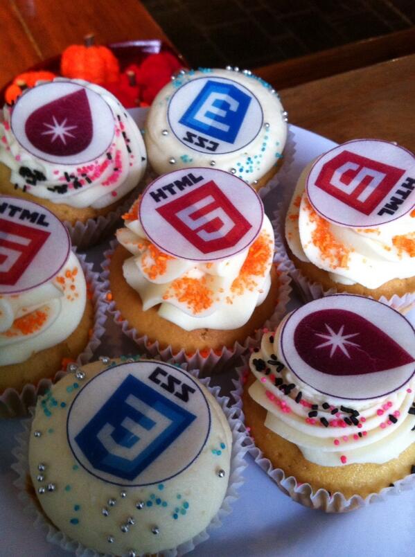 AACtweets's tweet image. RT @ignacioricci: Cupcakes wecx en #cursocss por reinadevainilla.com.ar http://t.co/xtcjVl2Npz&lt;&lt; un hallazgo los Cupcakes!
