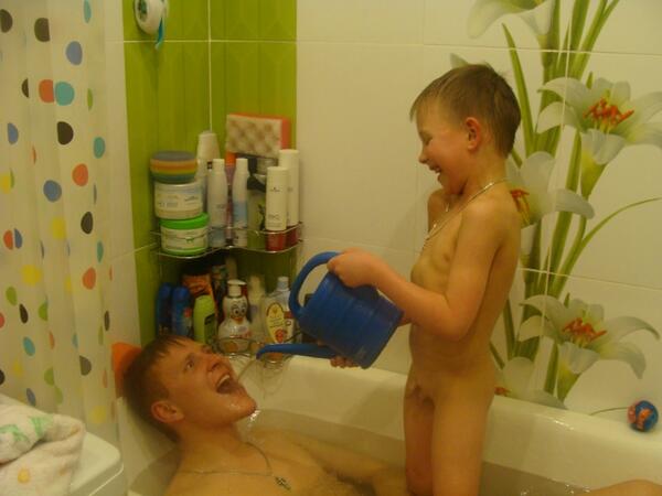 SFS_D_A_R's tweet photo. Моя семья
http://t.co/DXPKu9orG6 http://t.co/0rM7BBEkFe