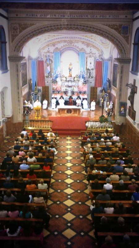 salesianosmoron's tweet photo. A las 19h comienza la presentación de los niños a #MaríaAuxiliadora.Continuamos en nuestro caminar hacia el #24mayo http://t.co/roJxQjWIQf