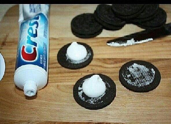 SignScentsOrg's tweet image. Just sad! #BeFragrant @Take_My_Advicee: My girl breath was stinking so I had to trick this bitch...