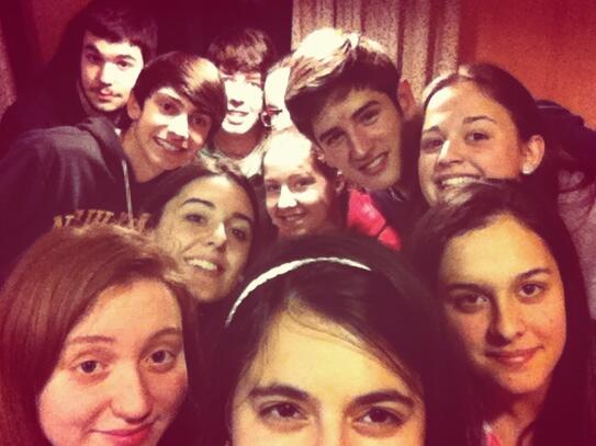Patricia1502's tweet photo. Cenando! @LauraLopezOtero, @pablo_taboas,@AdrianMoreiraC, @mcgocris,@IvanSanchezIgle, @Inesdfernandez,@CarlaAlonso38 http://t.co/ZQlz8Odf6p
