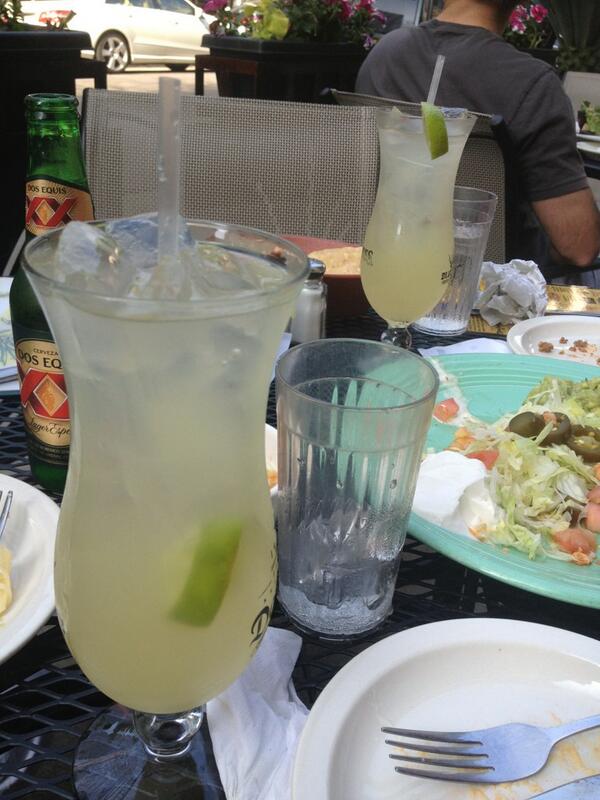 1st Marg of the warm weather season #SummatimeChi #margaritas #patioEats @JSBarnett @LindyMangubat @jolara26