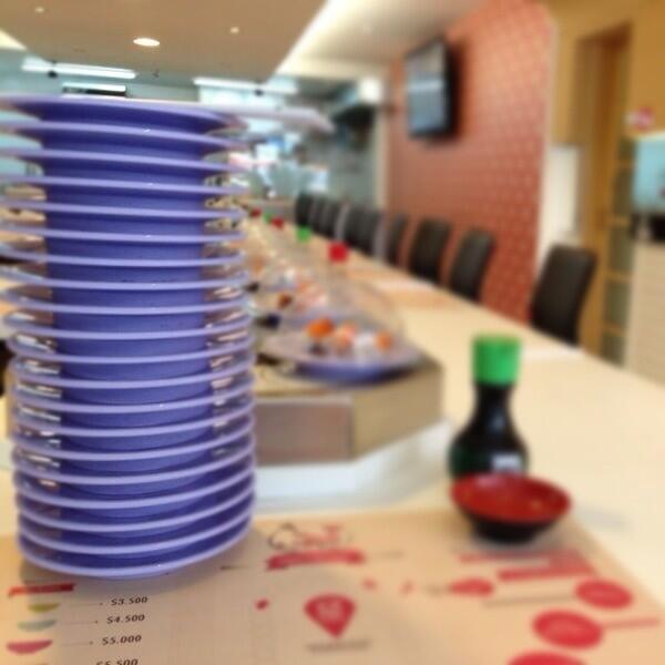 SushiRail's tweet photo. Hoy de 1 a 4 en @SushiRail  todos nuestros platos a 5,000 $!!!! PURPLE SATURDAYS http://t.co/M6NdSwcyUR