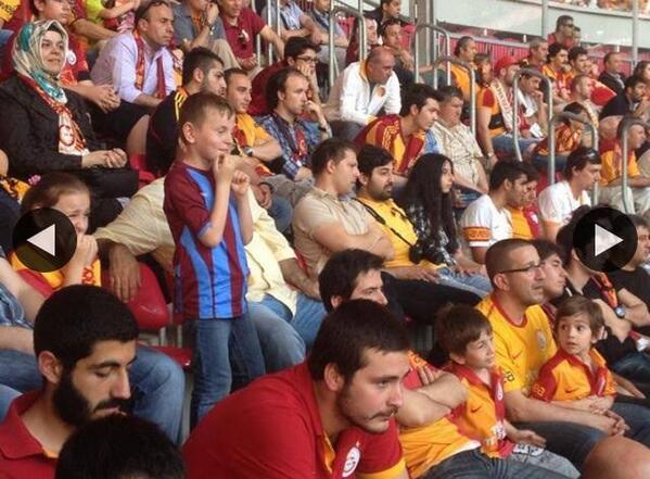 karaca_yamur's tweet image. Orda bir tane adam var