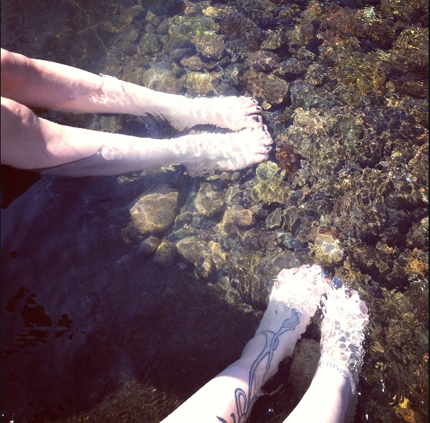 Summer road trips and lots of bare feet! http://t.co/ySMhLchqkc