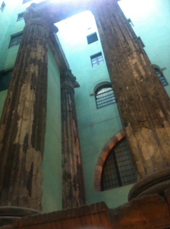 antigua_roma's tweet photo. Y para terminar el templo de Augusto de Barcino. Fue usado hasta el s. IV como templo de culto imperial. #DIM2012 http://t.co/Pnus6sXKtO