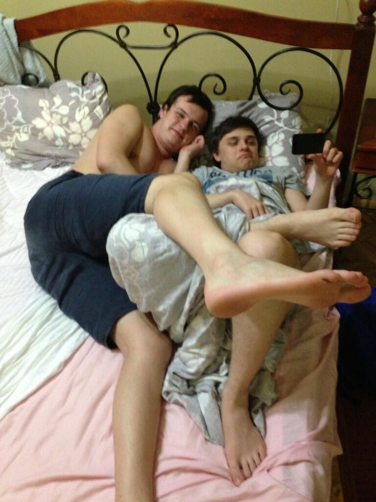 BKklcnhCEAAEltY.jpg:large