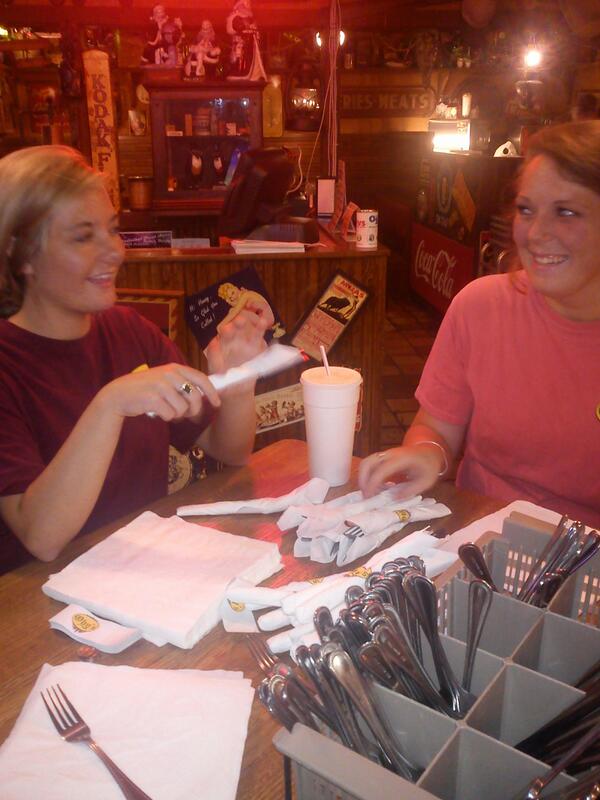 ObysStarkville's tweet image. Trting not to laugh and work at the same time #impossible #loveworkin