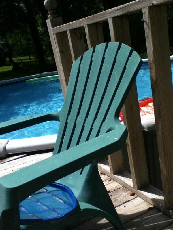 GummybearsandDB's tweet image. Yay wish I was swimming right about now.. But it's 9 at night so.. XD #pool #awesome #poolchair #party