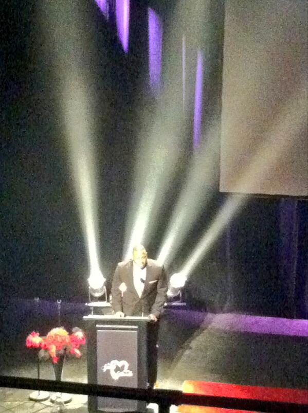 @7Bowman you're a great host!! Looking goood! #Orangecares #MCCAwards2013