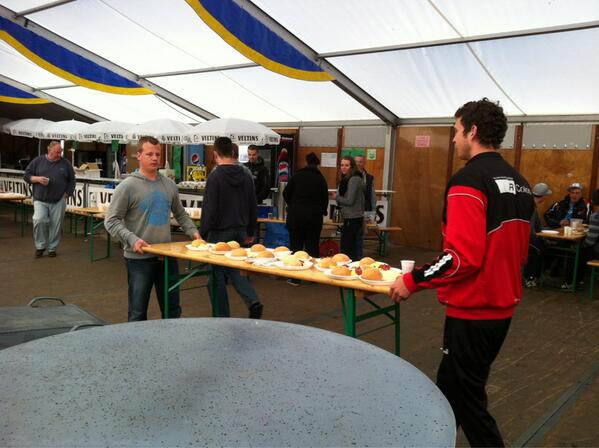 TheoBruns54's tweet photo. “@LHBabberich: geweldige avonden gehad @BVS_BABBERICH. Nu heerlijk gaan slapen.”het feest gaat doorrrrrr http://t.co/vs11hicMXG