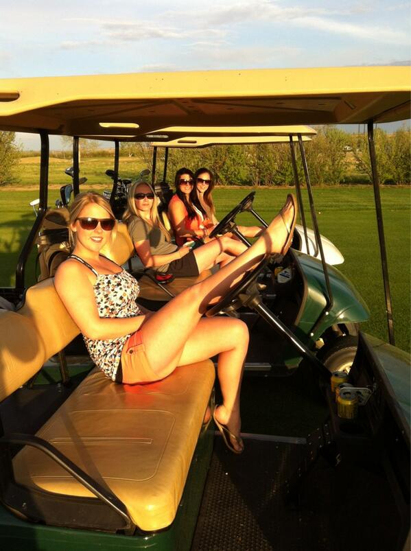 Gang golf <a href="/AndreaOliphant/">AMO</a> <a href="/jbthome/">Brooke</a> <a href="/krjstone/">Kaleigh Oliphant</a> <a href="/Casey_Jill/">Casey Stevenson</a> #sickputting #sickwedging #sickchipping #sickironing