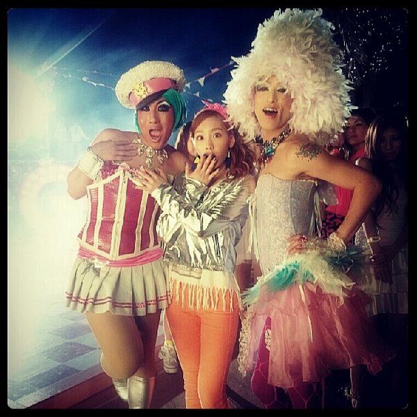 mytaeyeoncom's tweet photo. [TAENGSTAGRAM] Oooops. 진져손은 귀여운손 저 손은 나쁜손 http://t.co/EmmMXyYFKb