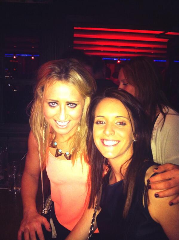 BrennanAisling's tweet photo. @unalyons22 Reunion #sheshome #bestiesbacktogether http://t.co/ucMKGQhSKA