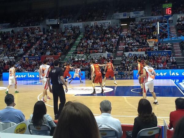BasketD_irecto's tweet photo. Viendo el Cai-Murcia http://t.co/cR9Zmr0v9m