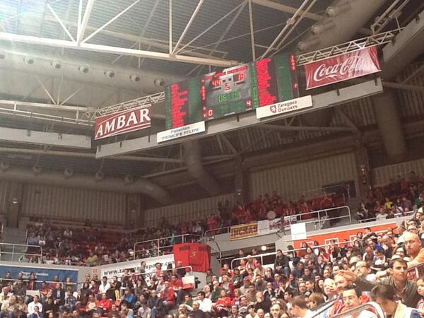 BasketD_irecto's tweet photo. El Caí dándole una paliza al Murcia http://t.co/pOR1quxCI4