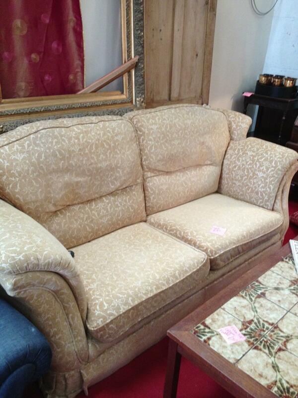 Fellysnippets's tweet photo. Big clearance sale @JW_Interiors this Sofa with #lauraAshley fabric £85 @FormbyVillage @FormbyEmporium #sale http://t.co/iO9UQI5XcF