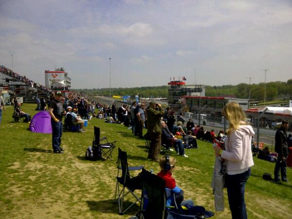 smiff2000's tweet photo. #DTM #BrandsHatch Beautiful day. Sunshine!! :) http://t.co/vES3ed7QL7