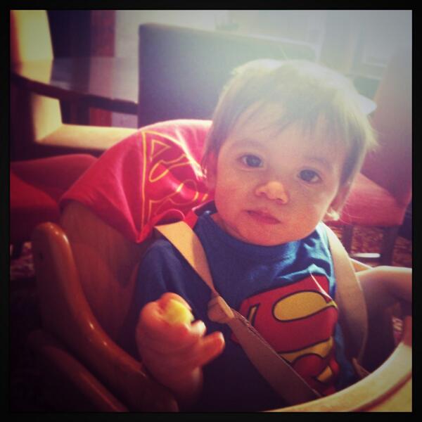 KatieMueeth's tweet photo. #superbaby #lifesbetterwithacape http://t.co/EYz5GXe7mX