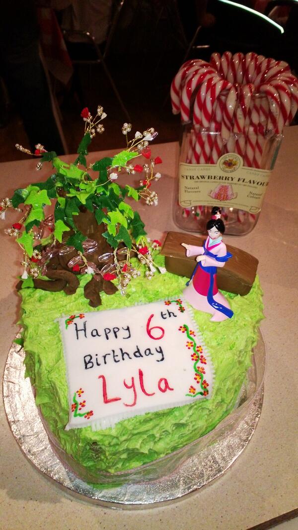 Look at this beautiful cake we had the pleasure in presenting today at Lyla's Wonderland birthday party!