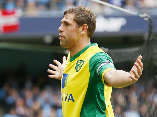 NorwichCityFC's tweet photo. MATCH SHOT - City skipper @Grantholt31 celebrates his goal in front of the #YellowArmy http://t.co/JhUkjt9DJR