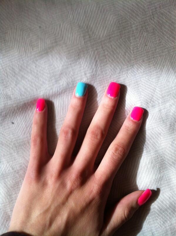 PatryML1's tweet photo. Encantadisima con mis uñitas exas en @FactoryNails sois geniales, gracias x todo!!!! http://t.co/XSuoFEVial