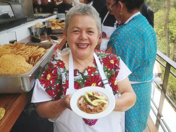 LifeWorthEating's tweet photo. Brunch "La Guerrerense," Condesa D.F. - Doña Sabina preparing a tostada with sea urchin and scallop. #Mesa13 http://t.co/Z6oCjuFdCx