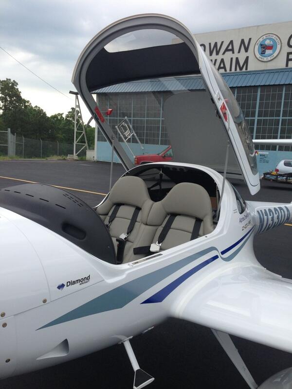 FlyAlpha1Air's tweet image. Like a fire fighter!  

#learn2fly #flying #plane #studentpilot #privatepilot #northcarolina #checkrides