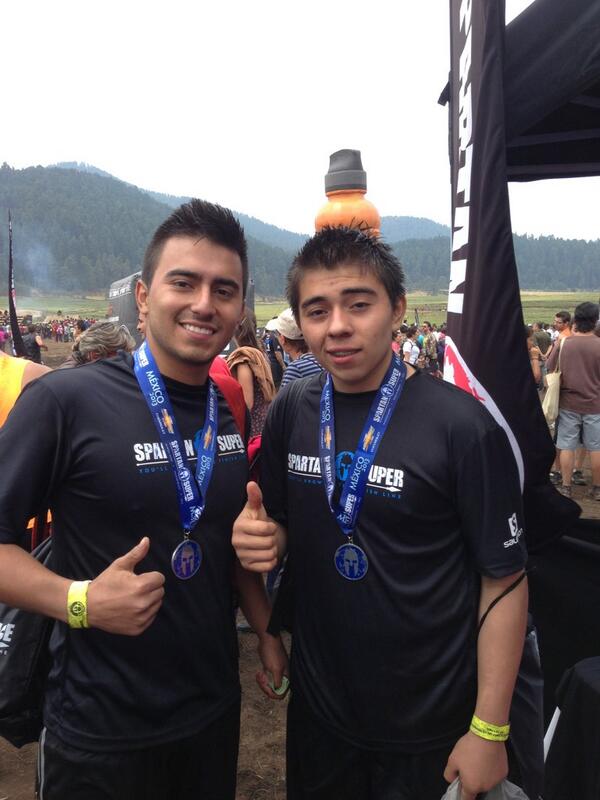 ACrossfit's tweet photo. Los hermanos @Daniel_Vichido y @davidvichido  equipo Elite de @SpartanRaceMex @SpartanRace !! http://t.co/c5Uujwa5ny