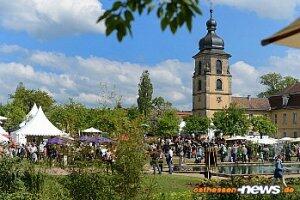 osthessentv's tweet photo. Besuchermagnet mit Krone | Warum ist das Gartenfest fürstlich? - http://t.co/m3WGKHazpt http://t.co/LXseNMKsan