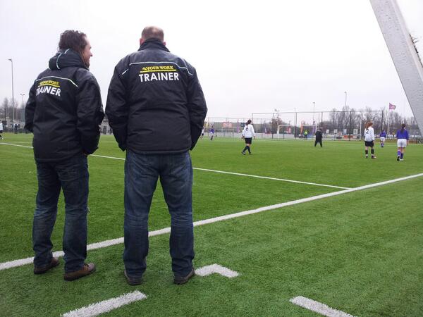JSVMC1's tweet photo. Na de wissel van livia, maakte bo een schitterend doelpunt. Nu staan we 1 -0 voor!  livia gaat vaker in de wissel :p http://t.co/LulGc6ePnb