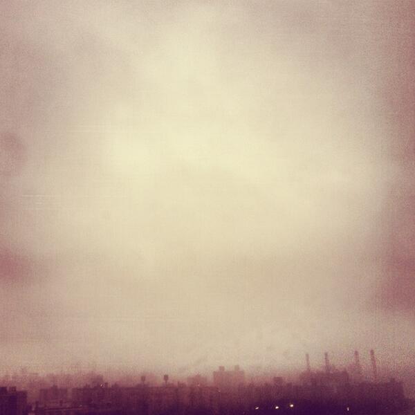 UrbanArtCol's tweet photo. #eastvillage #rain #love #nyc #newyork #photography 
Driving over the Williamsburg bridge to drop off artwork http://t.co/I4f4Wmf8Y3