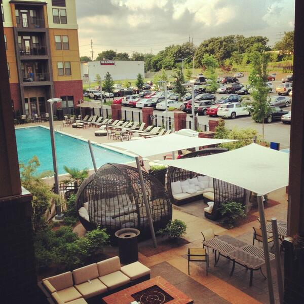 ace_xxxo's tweet image. Who's joining me?!?!? #PoolJunkie #FavTimeOfYear #FinallyOpen